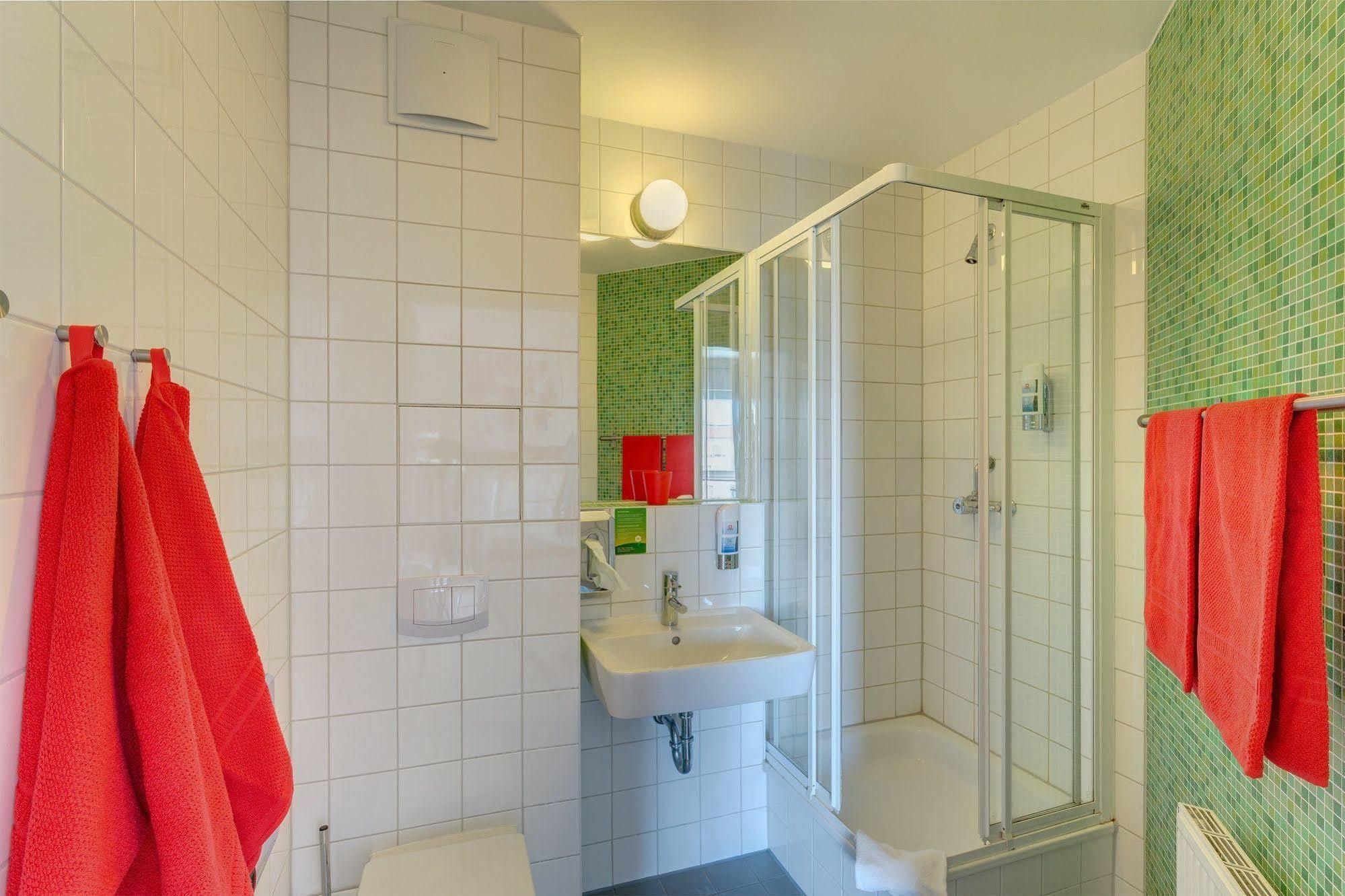 Meininger Alexanderplatz Hotel Berlino